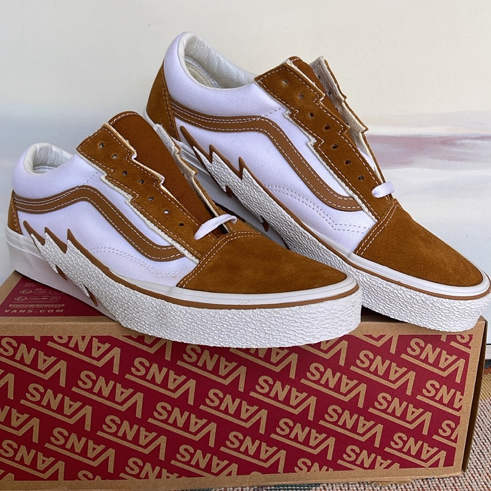 Vans Men’s Old Skool Bolt
Cathay Spice
VN0009Q5KFR 
Sneakers - Picture 5 of 16